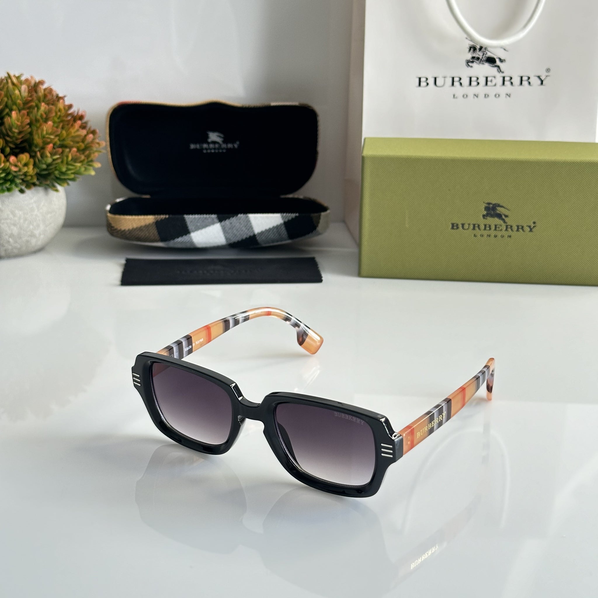 Burb.erry sunglasses